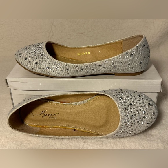 Iynx Brand shoes Silver with Rhinestones - Picture 2 of 15